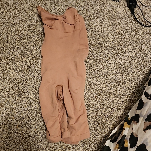 SKIMS shapewear - Picture 2 of 2